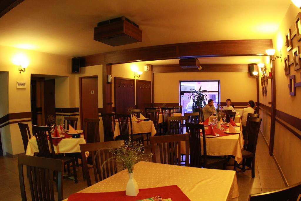 Pensiunea Blanca Reghin Exterior foto